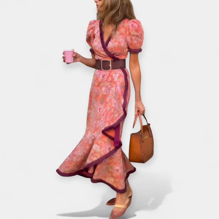 Romantic dresses with a belt and puffs
