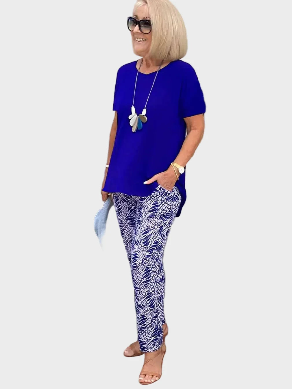 Żaneta – Elegant set with a fitted top and loose trousers