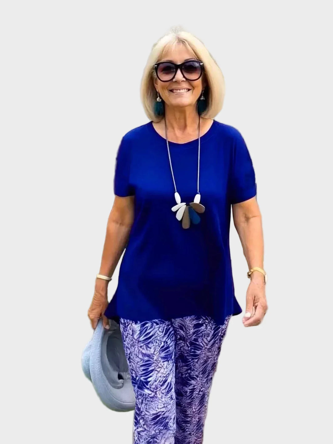 Żaneta – Elegant set with a fitted top and loose trousers