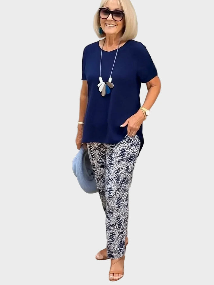 Żaneta – Elegant set with a fitted top and loose trousers