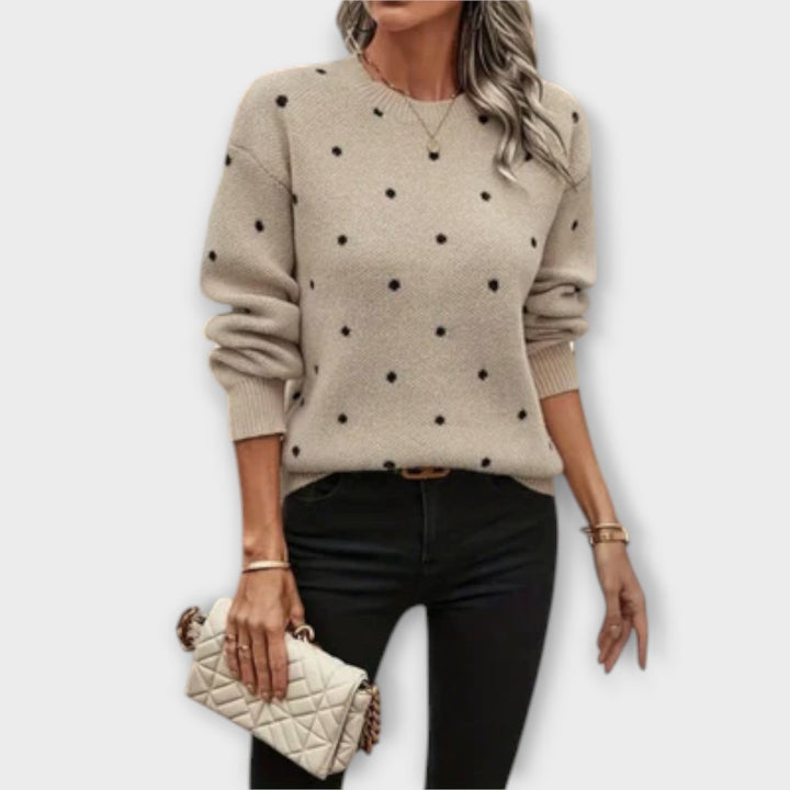 Ava – a loose, long-sleeved sweater with polka dots