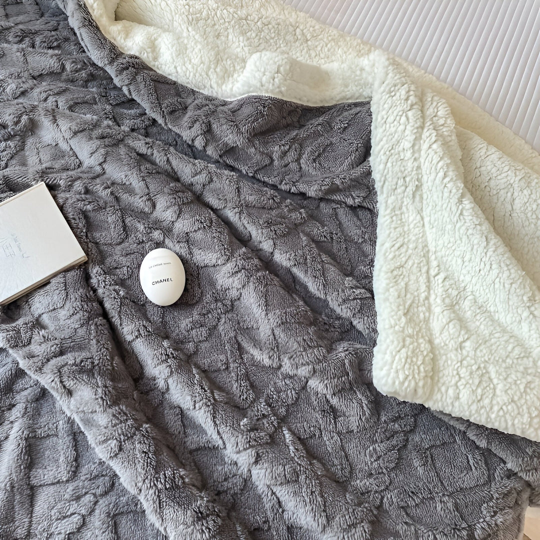 Sabina – Reversible Fleece Blanket