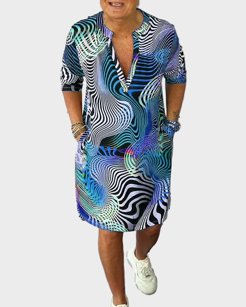 Mari - Colourful dress with a V-neck
