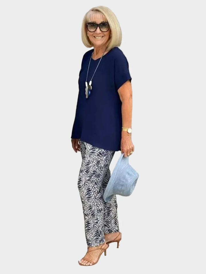 Żaneta – Elegant set with a fitted top and loose trousers