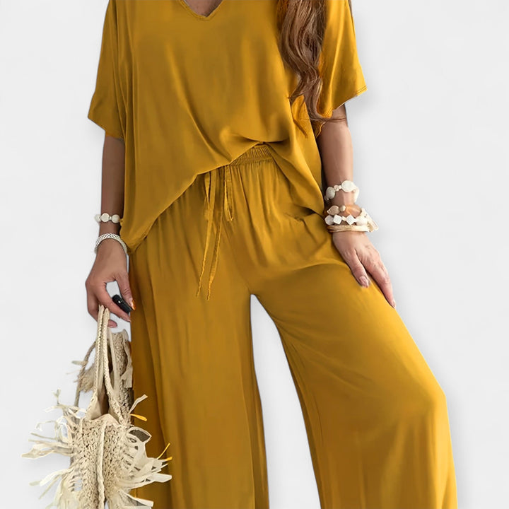 Veronika - A loose set with wide pants and a flowing blouse