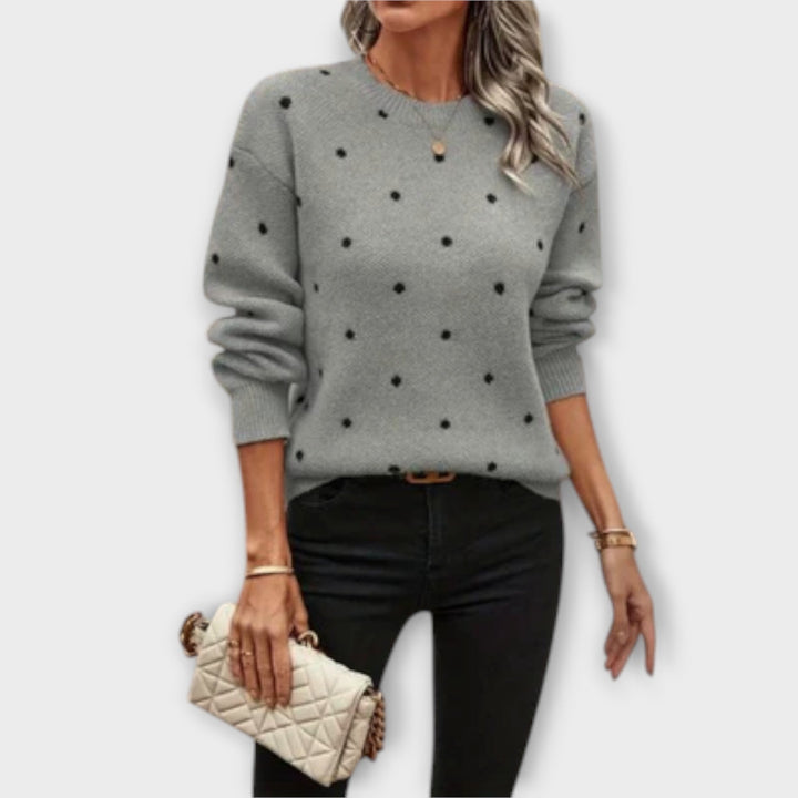Ava – a loose, long-sleeved sweater with polka dots