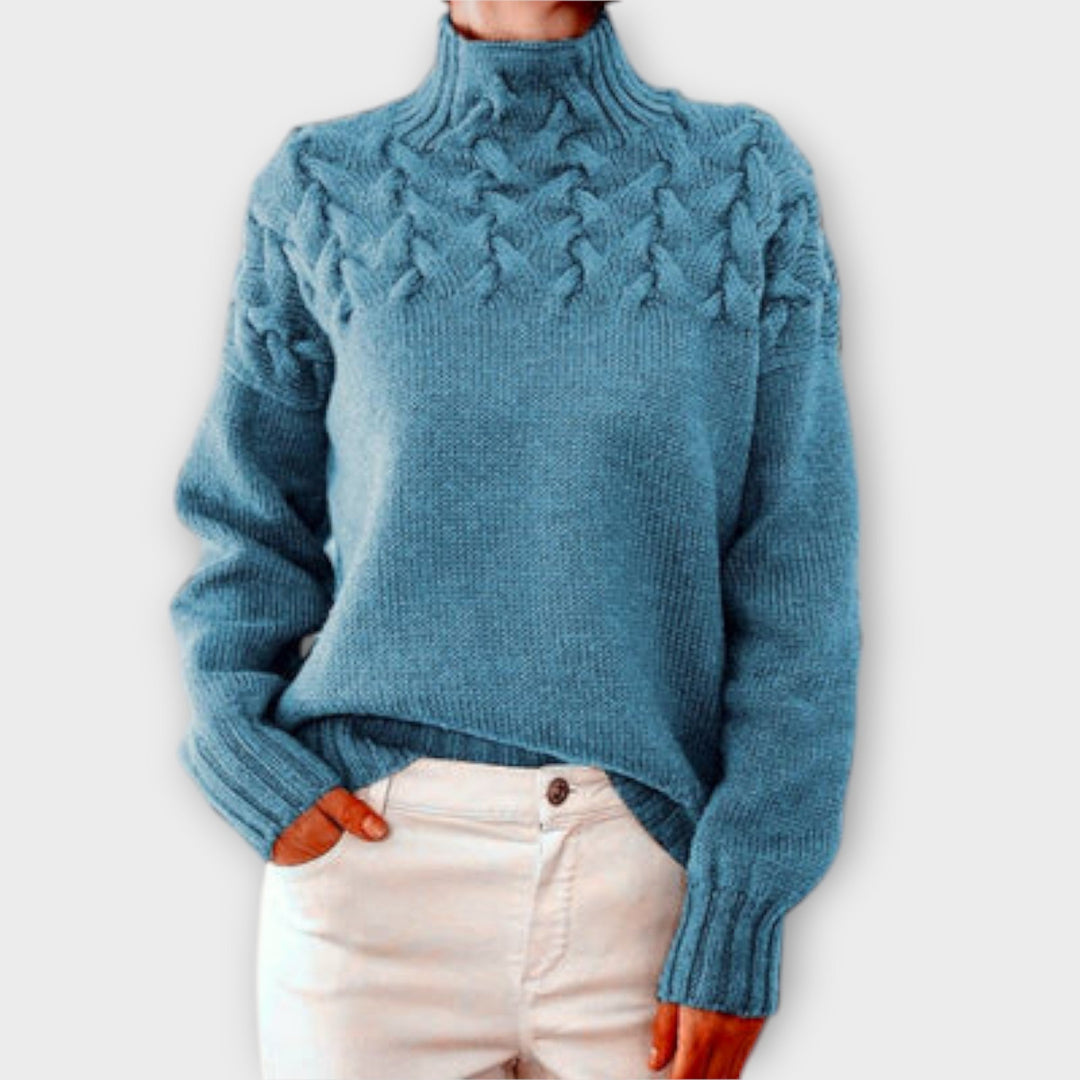 Eva - Women's sweater with a detailed cable pattern