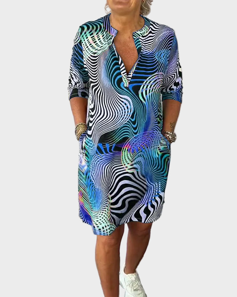 Mari - Colourful dress with a V-neck