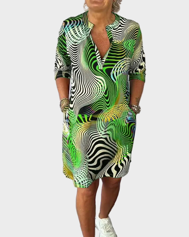 Mari - Colourful dress with a V-neck
