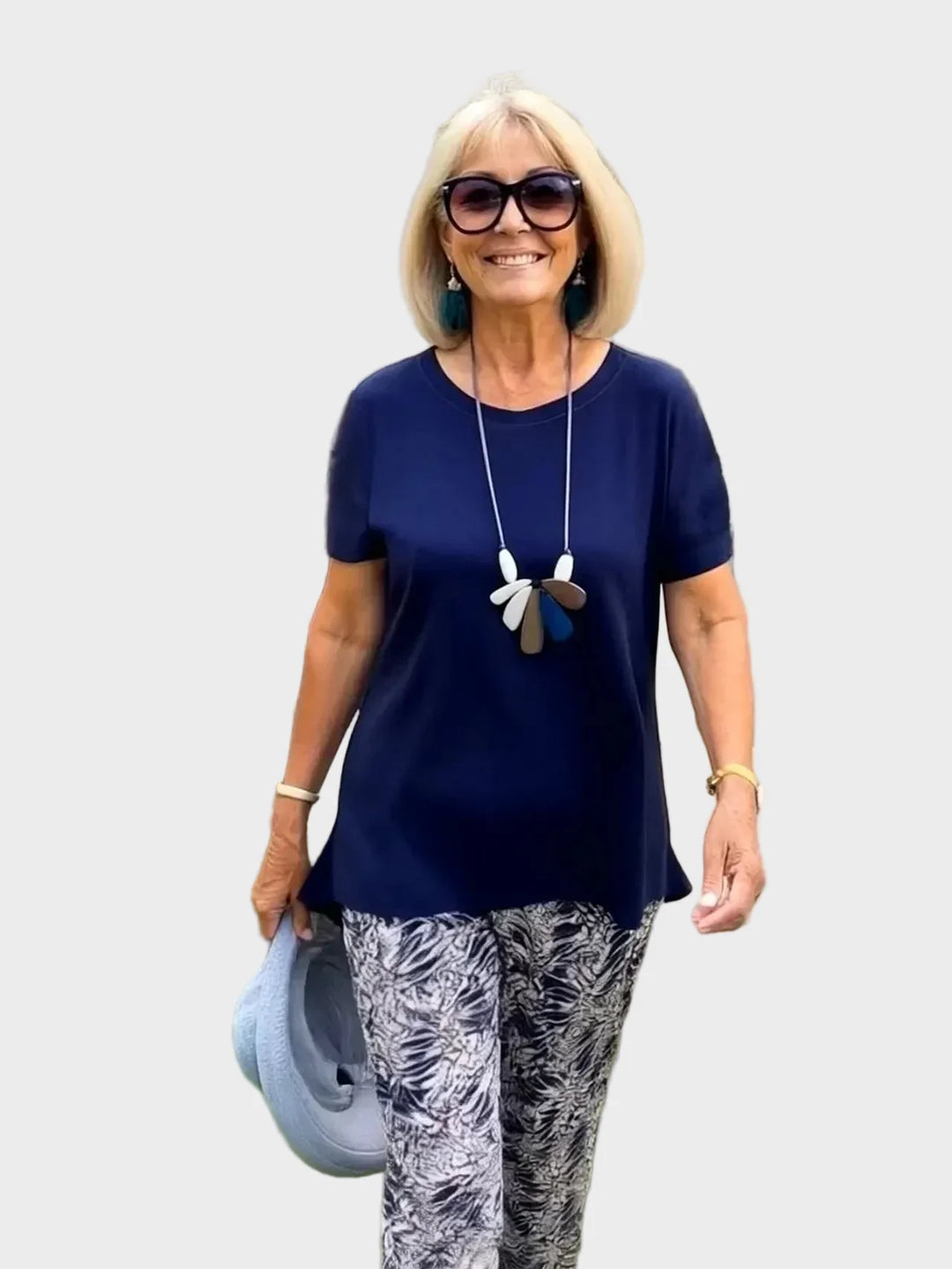 Żaneta – Elegant set with a fitted top and loose trousers