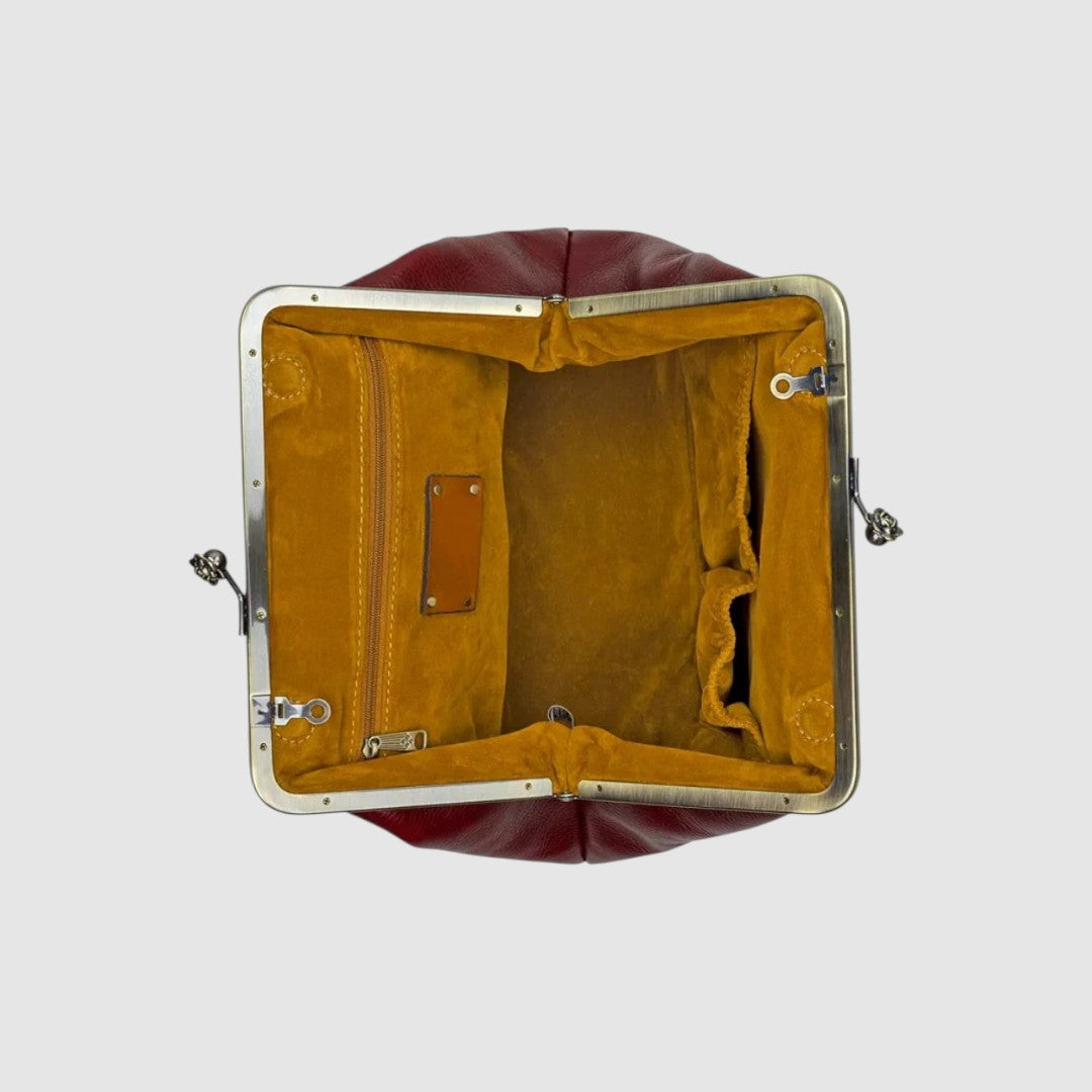 Leontýna - Leather bag with retro clasp