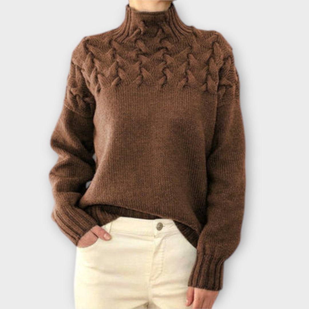 Eva - Women's sweater with a detailed cable pattern