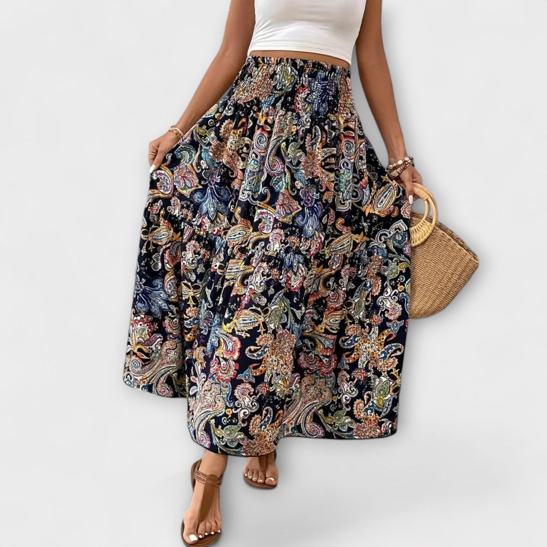 Comfortable skirt with a pattern