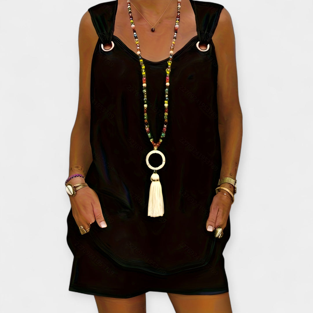 Laura - Sleeveless blouse and shorts set
