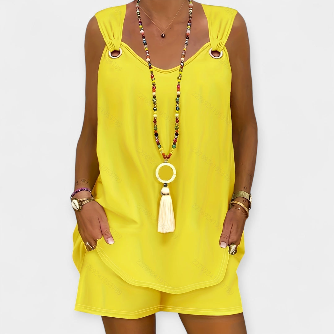 Laura - Sleeveless blouse and shorts set