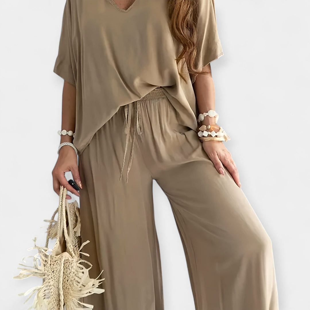 Veronika - A loose set with wide pants and a flowing blouse