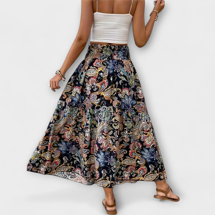 Comfortable skirt with a pattern