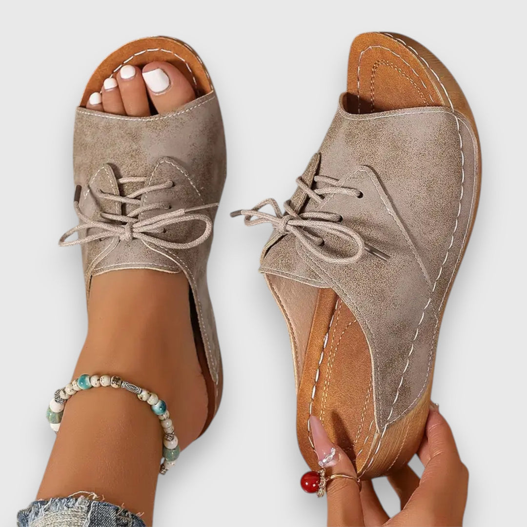 Saskia – Vintage style sandals