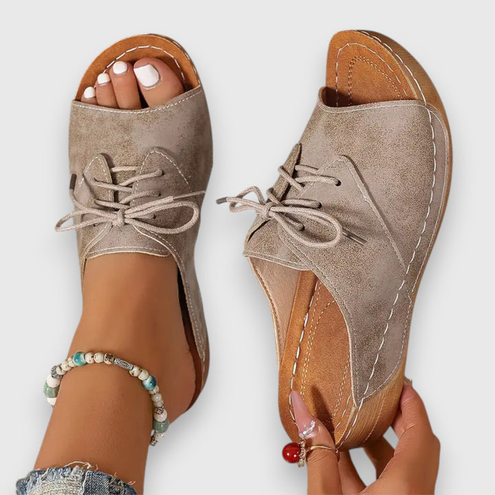 Saskia – Vintage style sandals