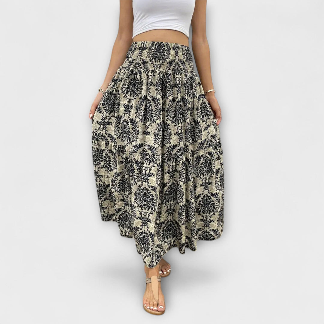 Comfortable skirt with a pattern