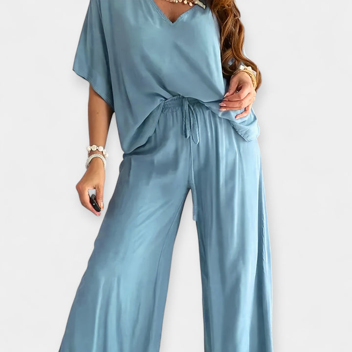 Veronika - A loose set with wide pants and a flowing blouse