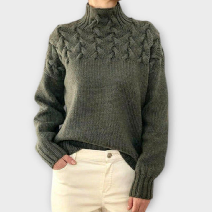 Eva - Women's sweater with a detailed cable pattern