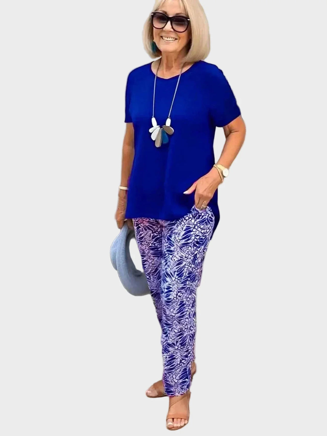 Żaneta – Elegant set with a fitted top and loose trousers