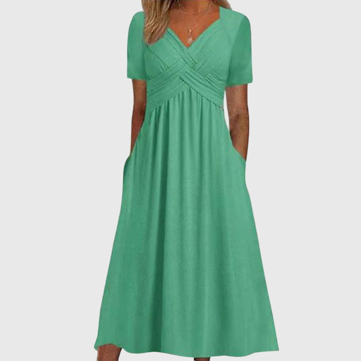 Malwina - Figure-Highlighting Dress