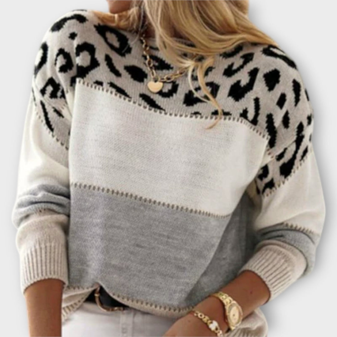 Cheyenne - Loose sweater with a leopard print