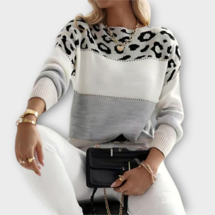 Cheyenne - Loose sweater with a leopard print