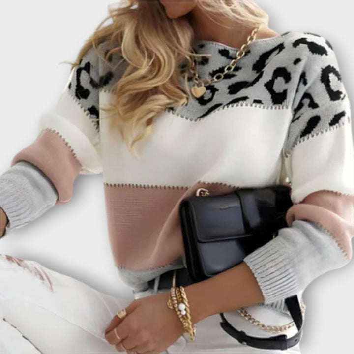Cheyenne - Loose sweater with a leopard print