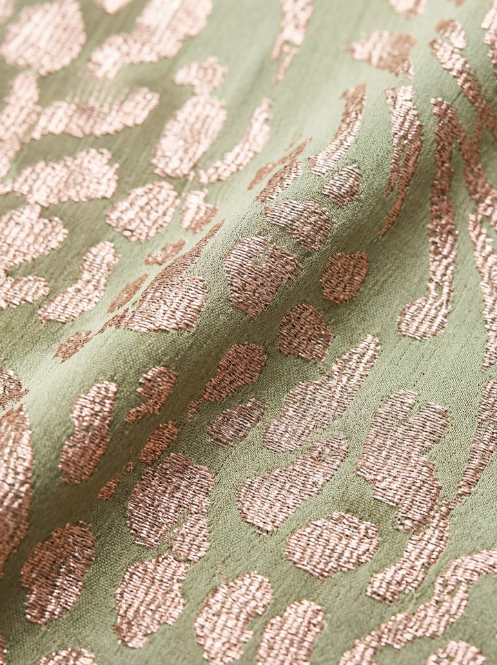 Giulia – Elegant dress made of light and fluid fabric