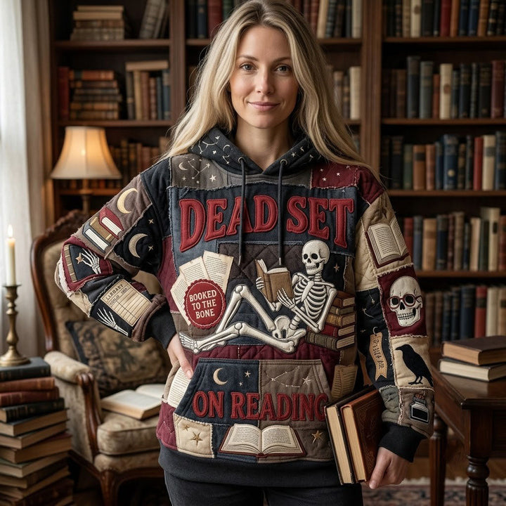 Hoodie for a night of reading with a skeleton motif