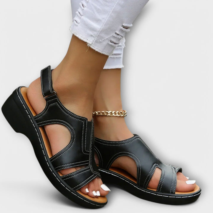 Christina - Orthopedic leather sandals with a comfortable heel