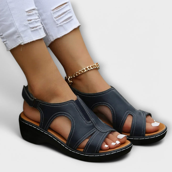 Christina - Orthopedic leather sandals with a comfortable heel