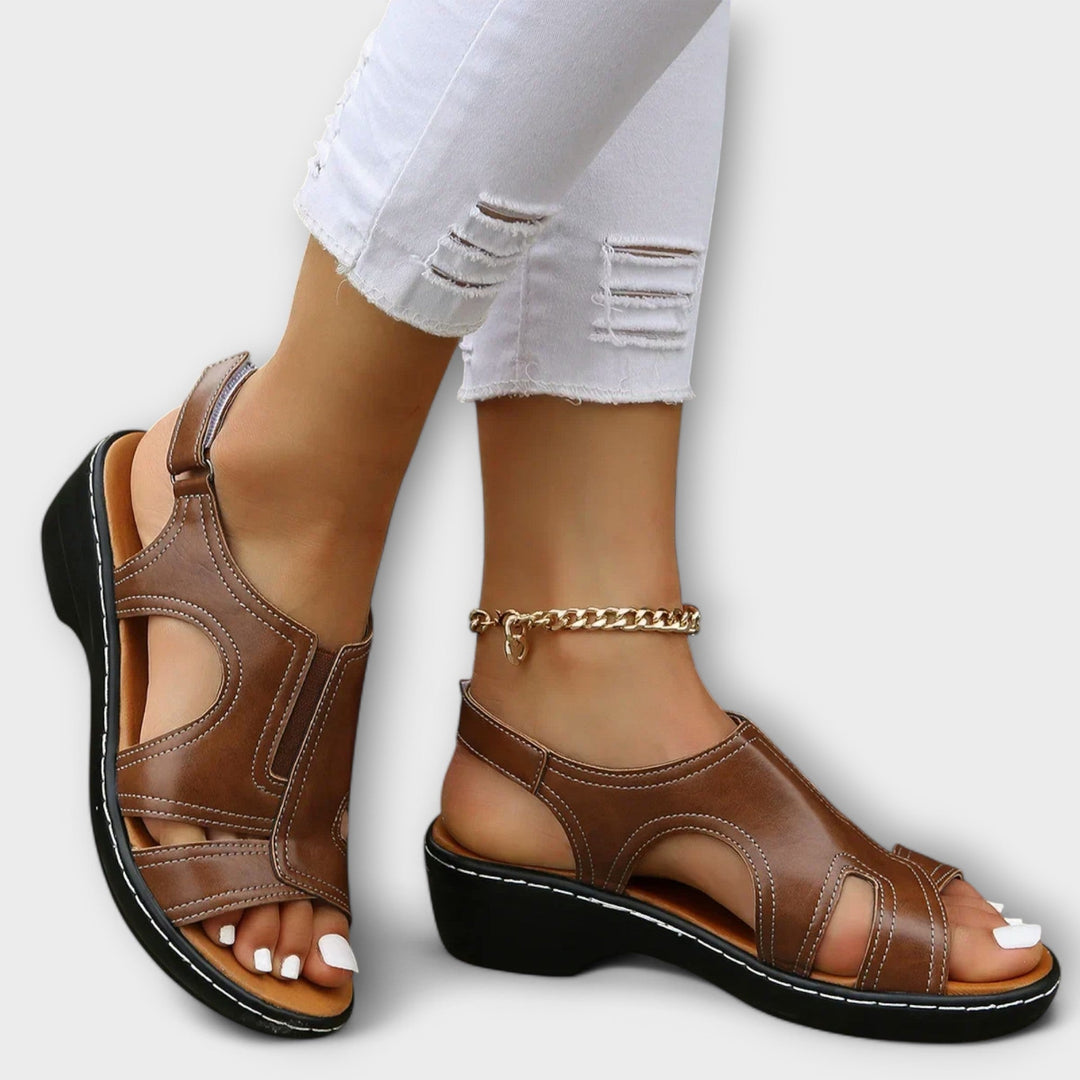 Christina - Orthopedic leather sandals with a comfortable heel