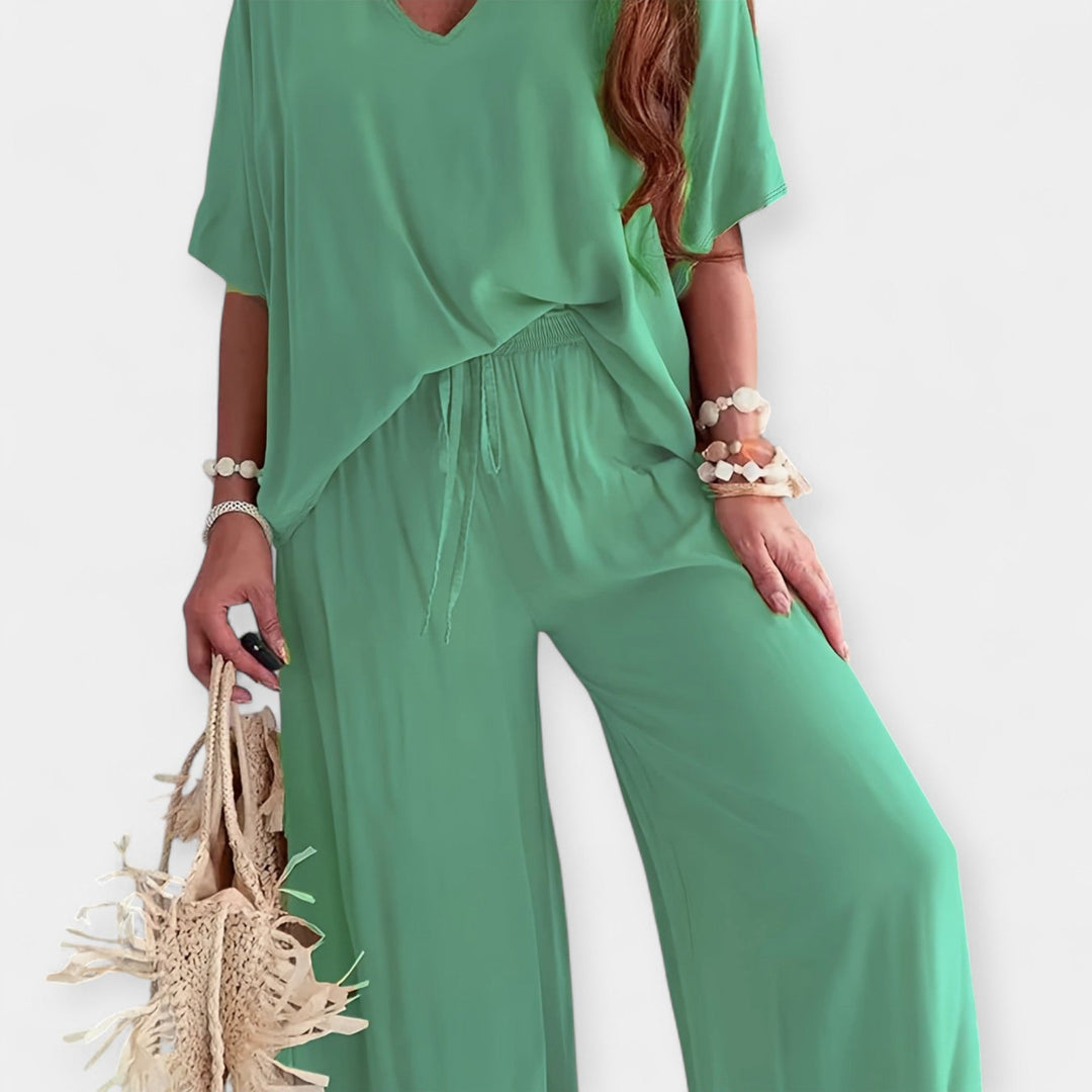Veronika - A loose set with wide pants and a flowing blouse