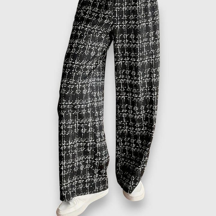 Jasmína - Two-piece set with a V-neck and matching trousers