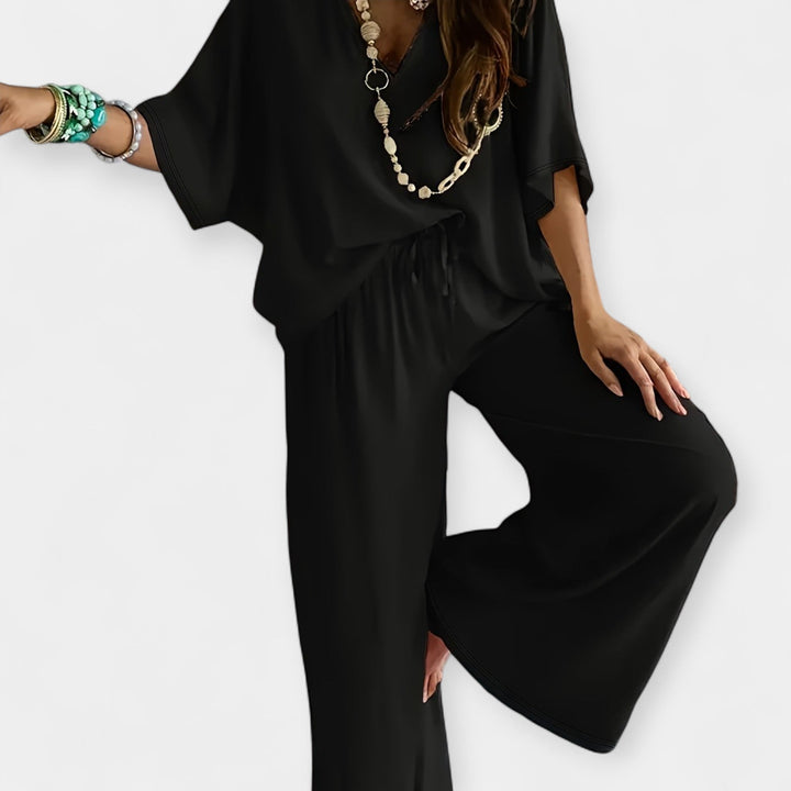 Veronika - A loose set with wide pants and a flowing blouse