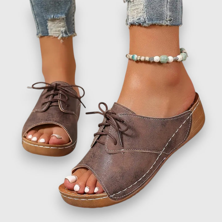 Saskia – Vintage style sandals