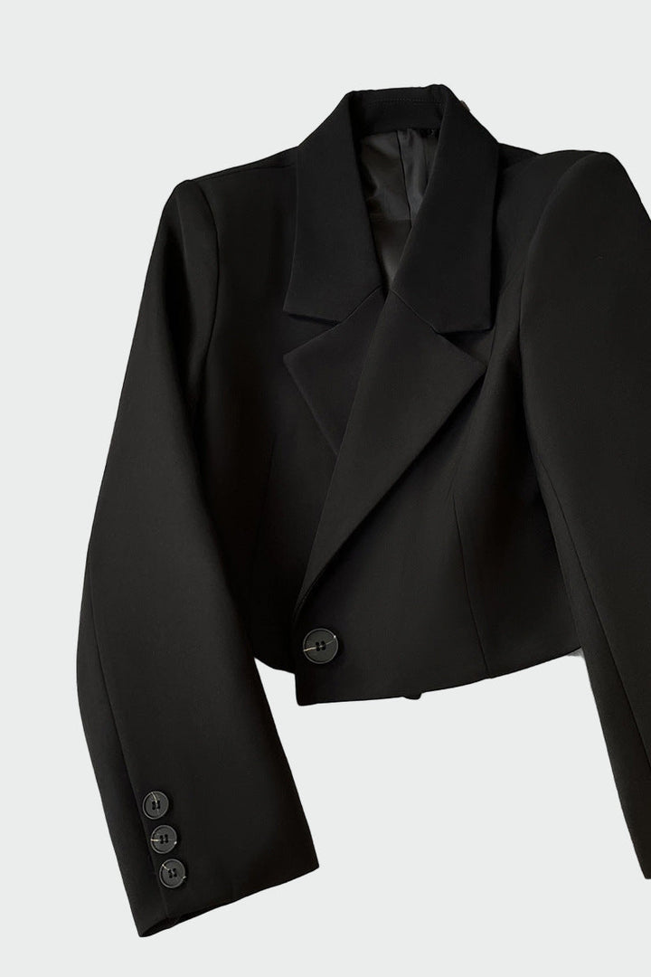 Liliana - A jacket in a refined line