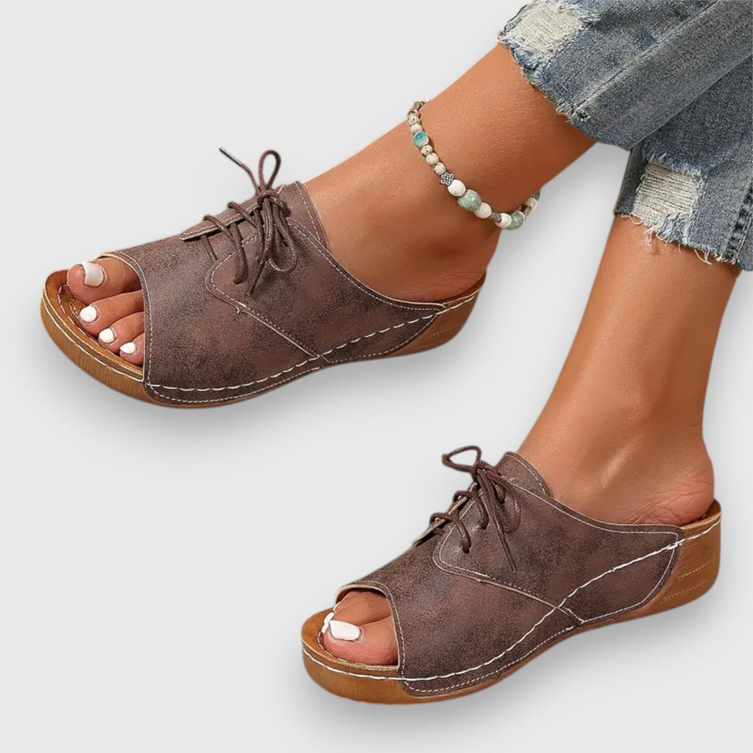 Saskia – Vintage style sandals