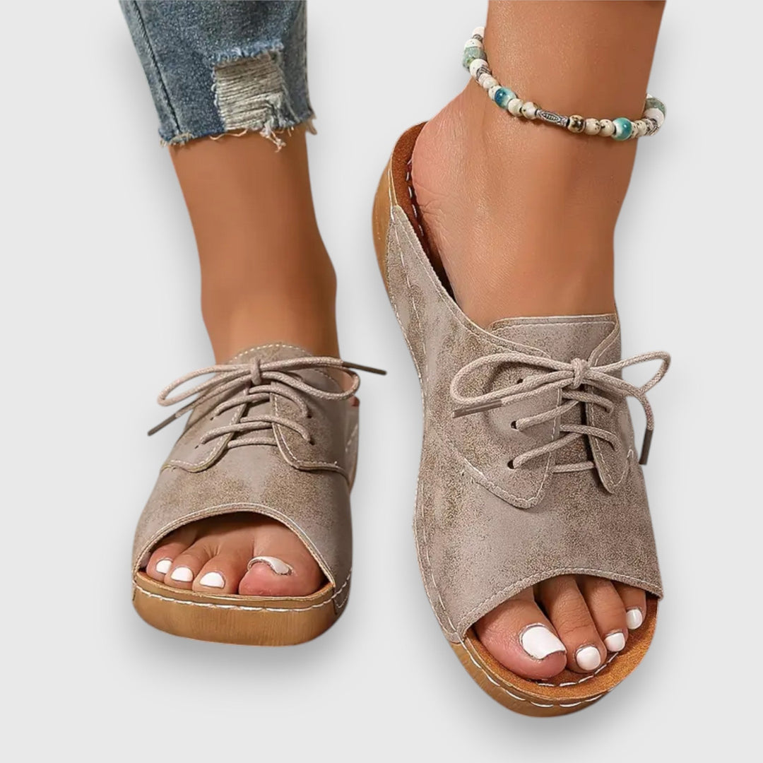 Saskia – Vintage style sandals