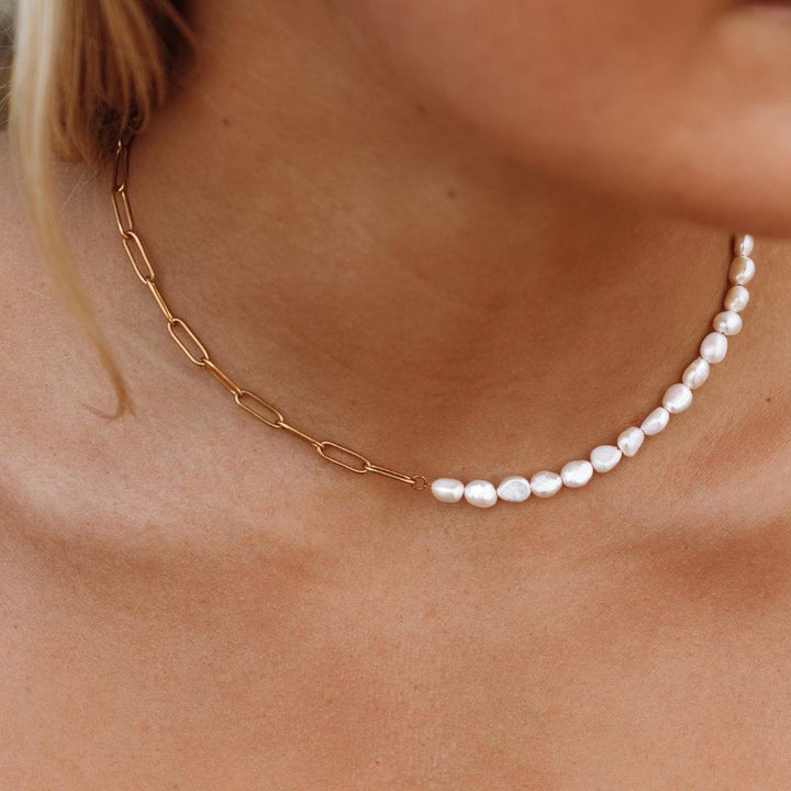 Coline Pearl Necklace