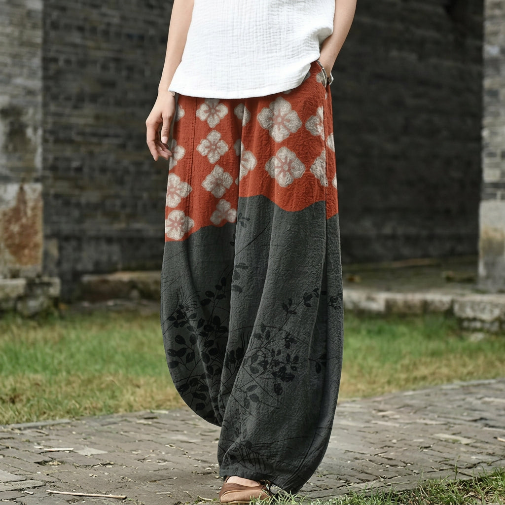 Florence – Wide trousers with an orange floral pattern