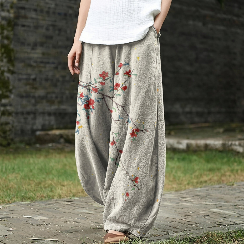 Denise – Beige wide pants with red leaf motifs