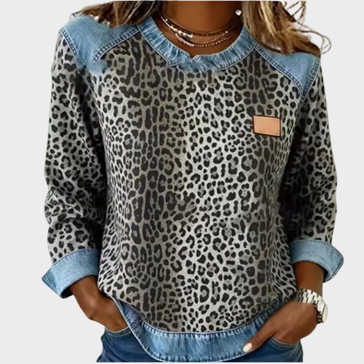 Margot - Leopard print sweater with contrasting collar