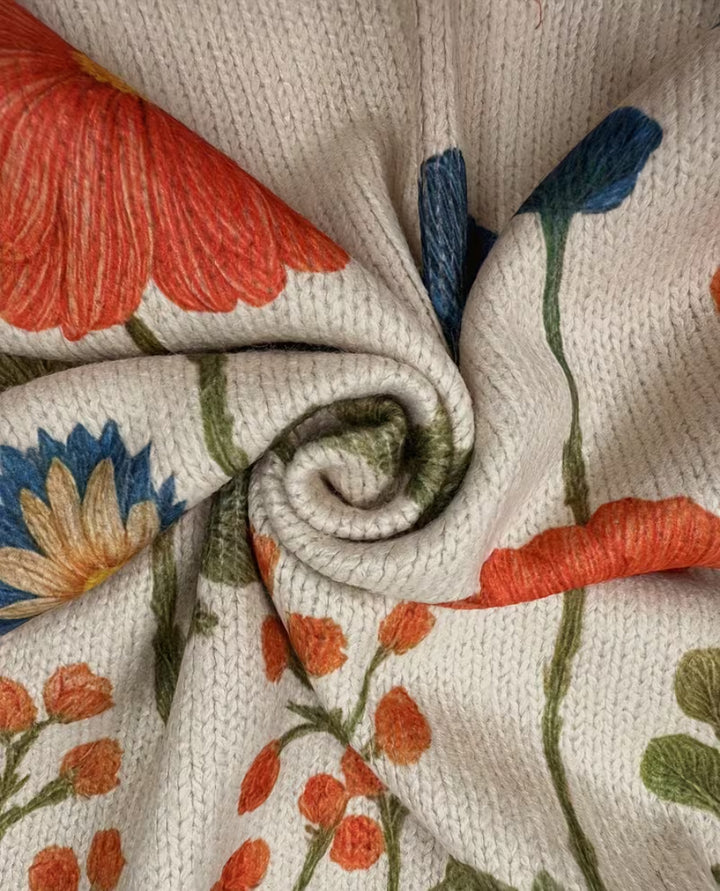 Wrenna - Cardigan with a zipper in a wildflower meadow