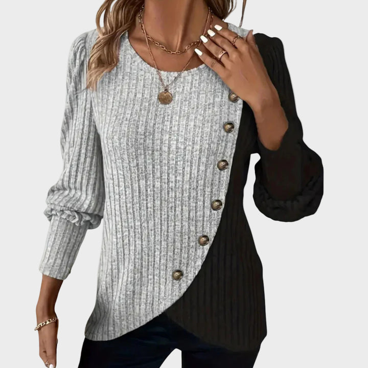 Kaia - Elegant knitted sweater with buttons