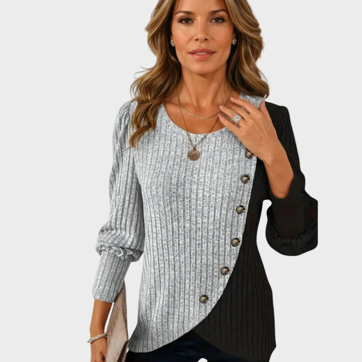 Kaia - Elegant knitted sweater with buttons